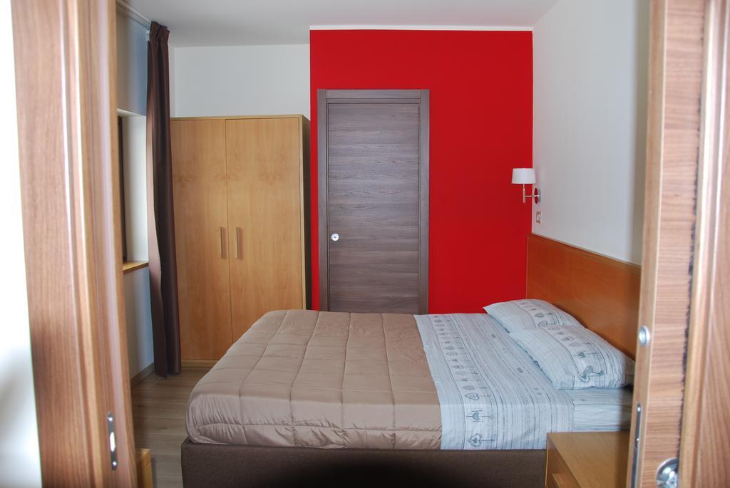 Guest House Caracas Lorica Kültér fotó